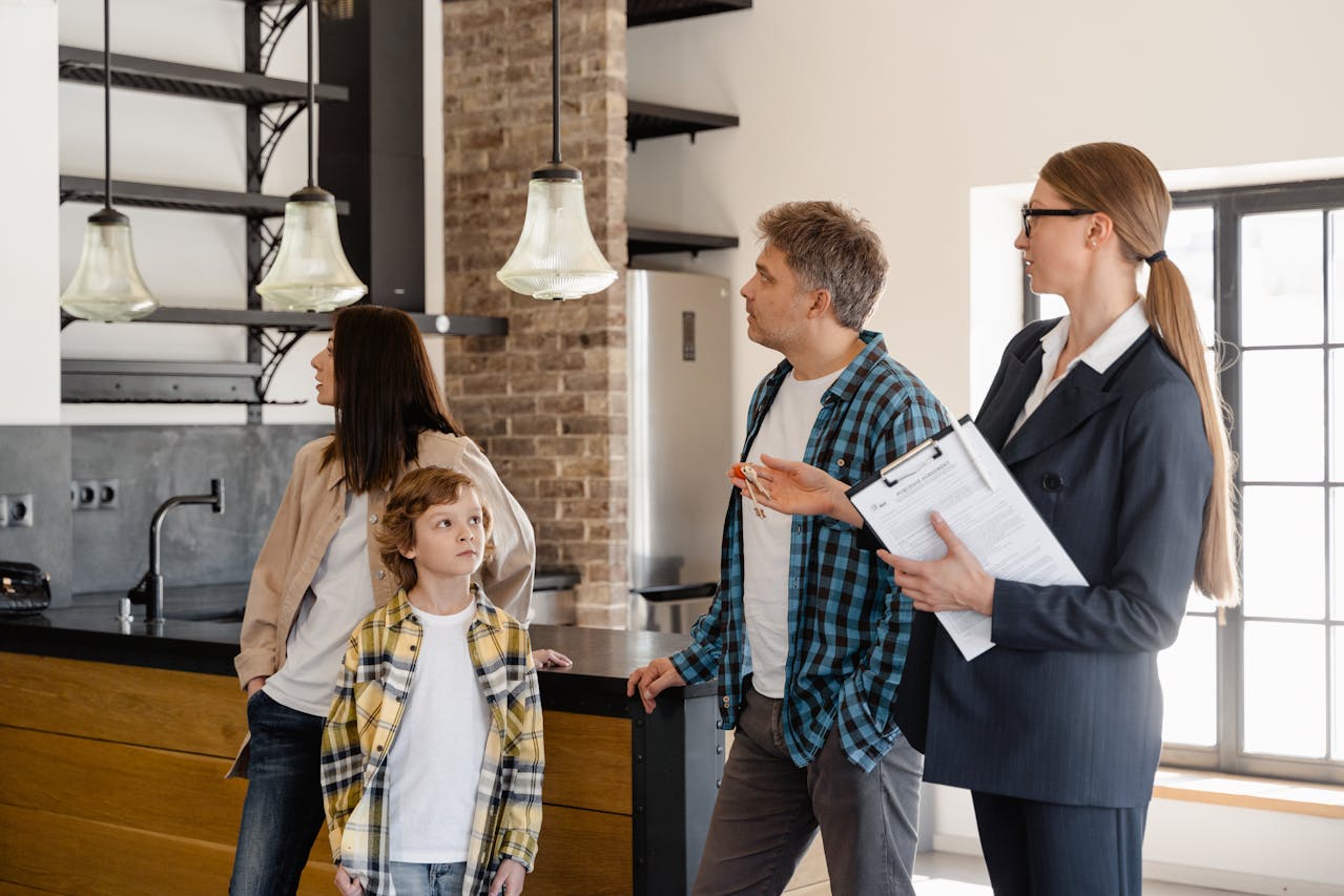 Quels rôles jouent les frais d'agence immobilière